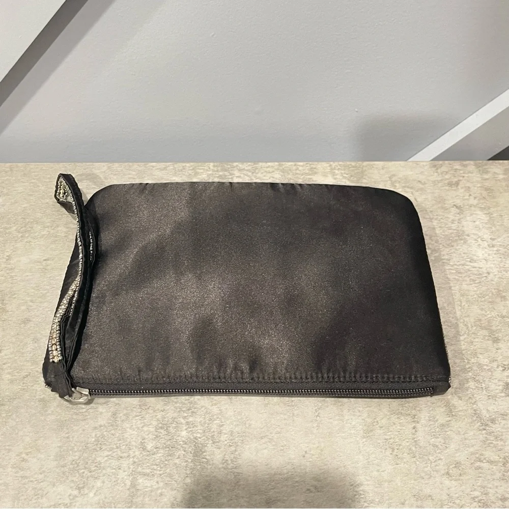 Women’s wristlet | beaded | black, silver gold accent